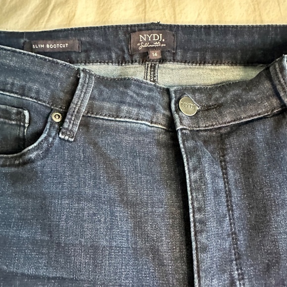 EUC NYDJ LE Silhouette Slim Boot Cut Jeans Dark Wash - Picture 4 of 7